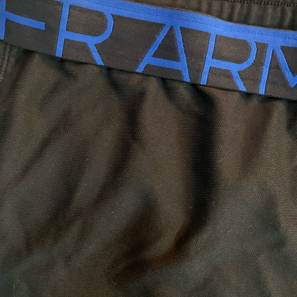 Womens under armour  xl black with blue trim shorts - Picture 5 of 8